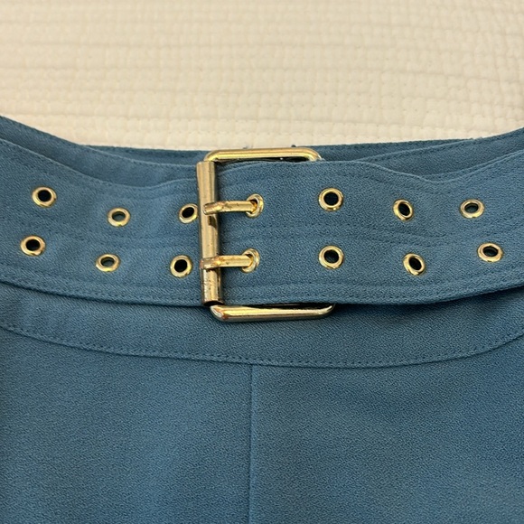 Marciano shorts, gold buckle size 4 very good condition - Picture 3 of 5